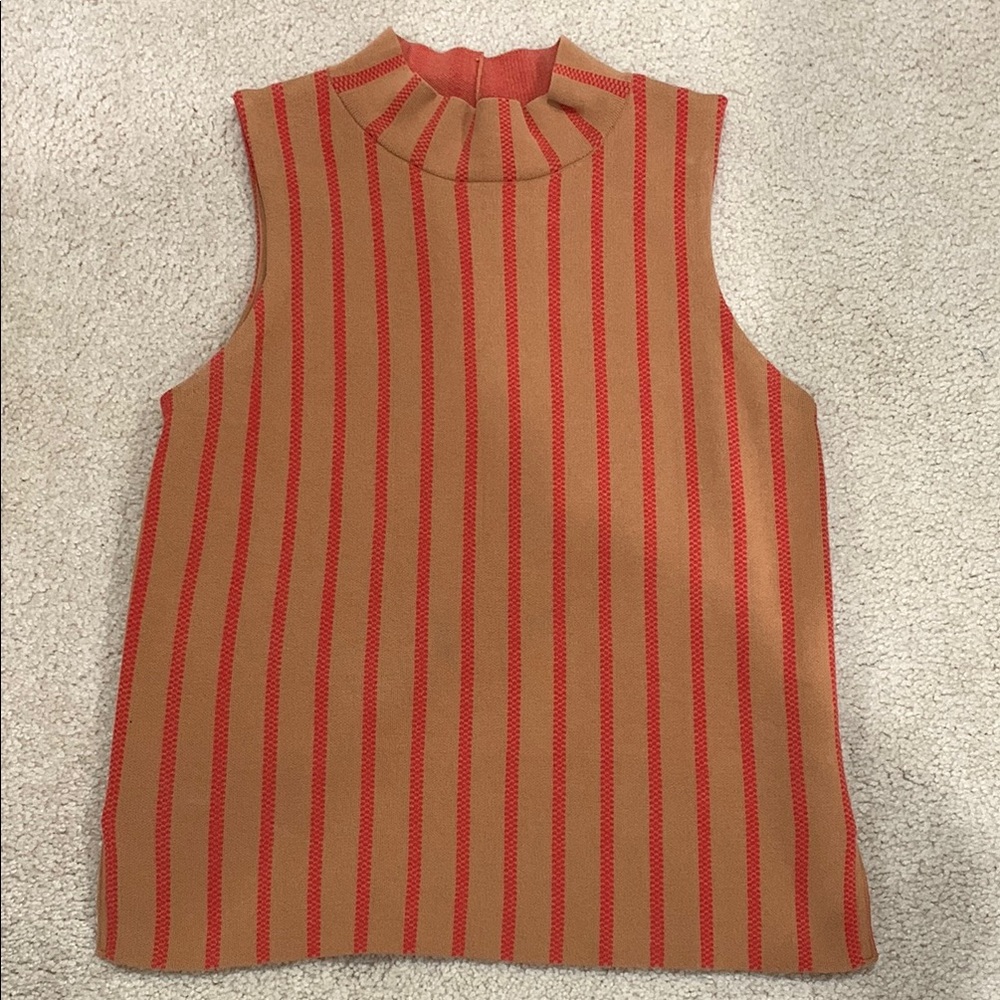 Anthropologie Sleeveless sweater in Red and Tan